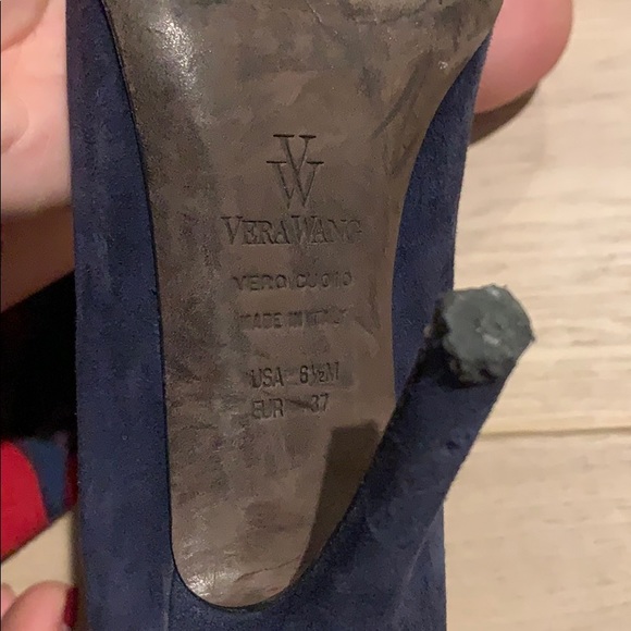 Vera Wang Navy Heels Sz. 6.5 - Picture 3 of 5